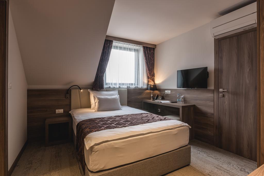 Guesthouse Grof Vransko Екстериор снимка
