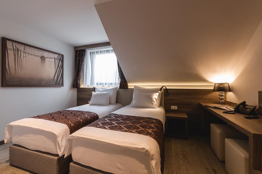 Guesthouse Grof Vransko Екстериор снимка